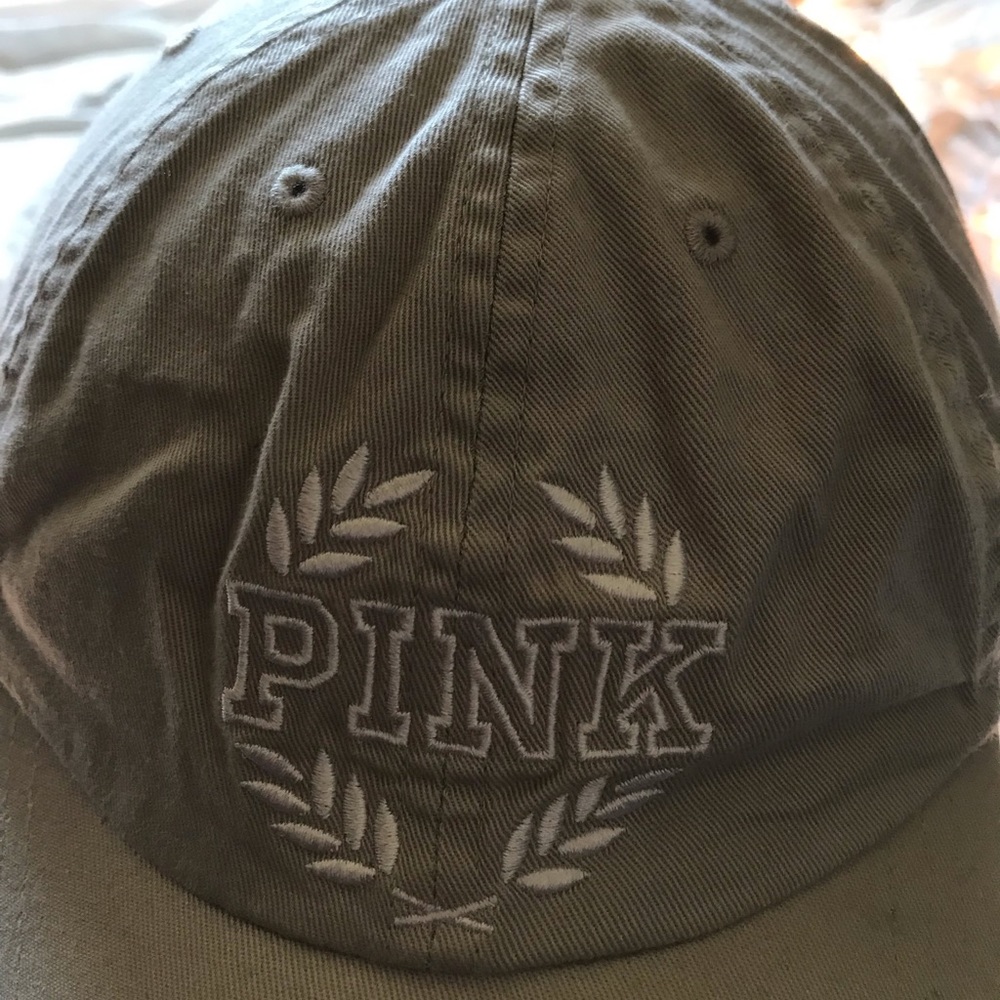 pink hat